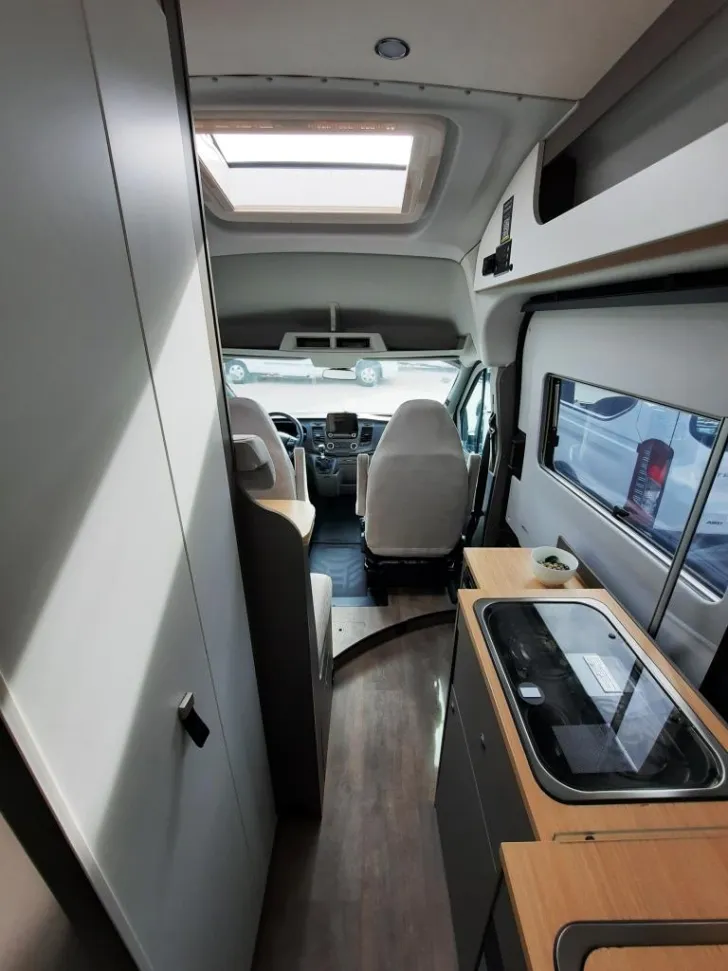 Fahrzeugbild LMC Innovan 590 #7