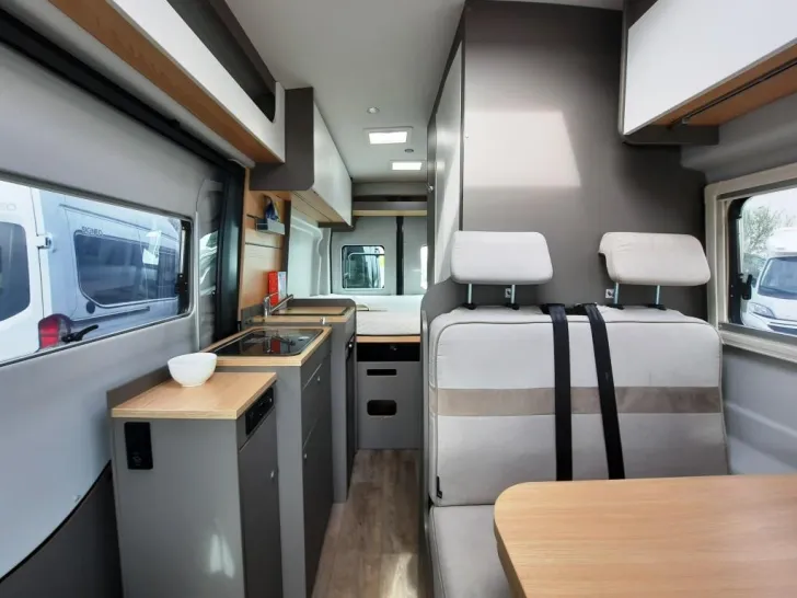 Fahrzeugbild LMC Innovan 590 #8