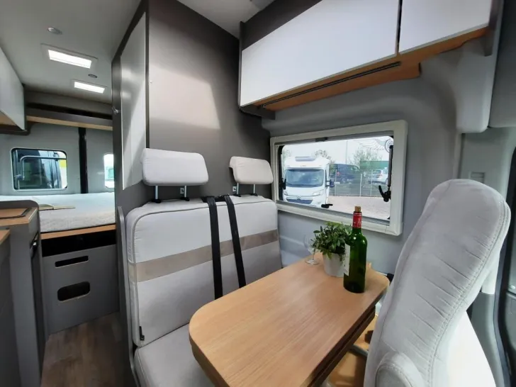 Fahrzeugbild LMC Innovan 590 #10