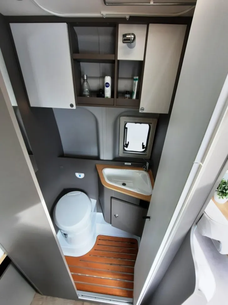 Fahrzeugbild LMC Innovan 590 #16