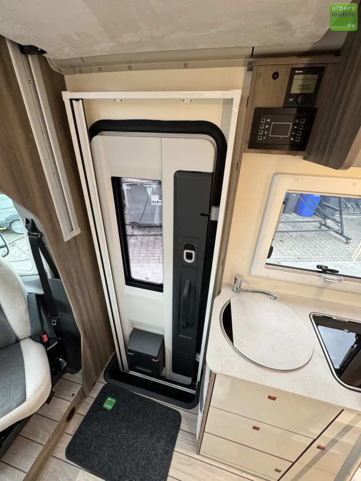 Fahrzeugbild Roller Team Kronos Fit 281TL Markise Automatik Einzelbetten #25