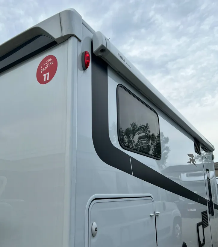 Fahrzeugbild Laika Kosmo L 409 #14