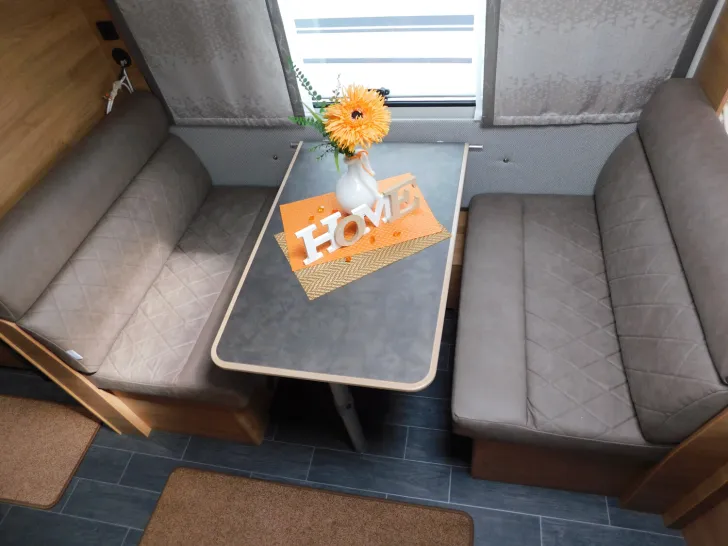 Fahrzeugbild Tabbert Da Vinci 500 KD Außenklappe Stockbett + 2T Achse #12