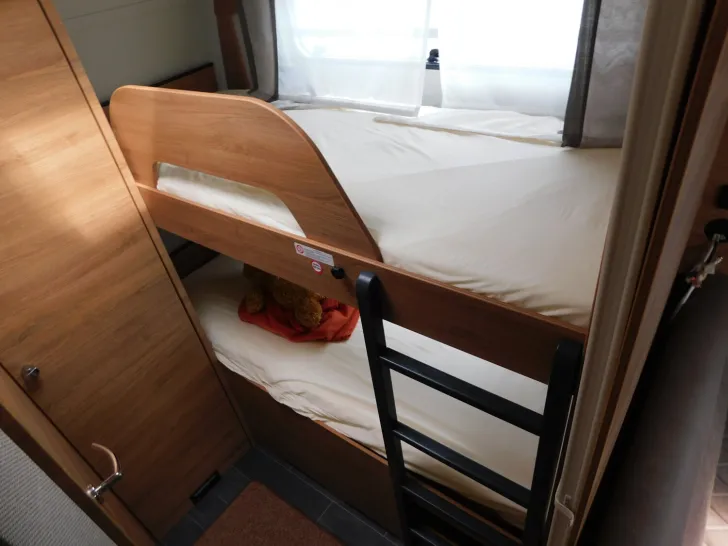 Fahrzeugbild Tabbert Da Vinci 500 KD Außenklappe Stockbett + 2T Achse #15