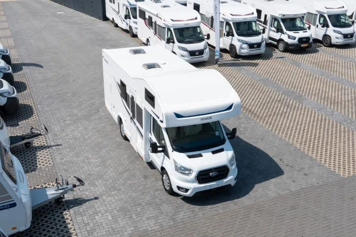 Fahrzeugbild Rimor Evo 5 *5 Personen*Bronze Paket*Truma C6*ISOFIX* #5