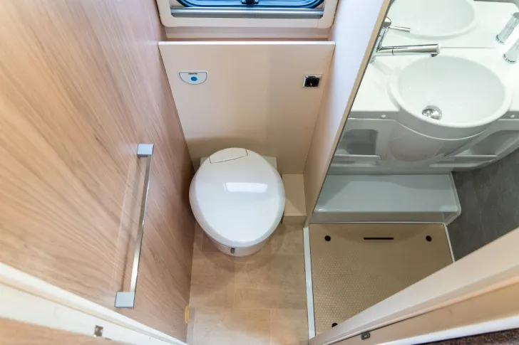 Fahrzeugbild Rimor Evo 5 *5 Personen*Bronze Paket*Truma C6*ISOFIX* #17