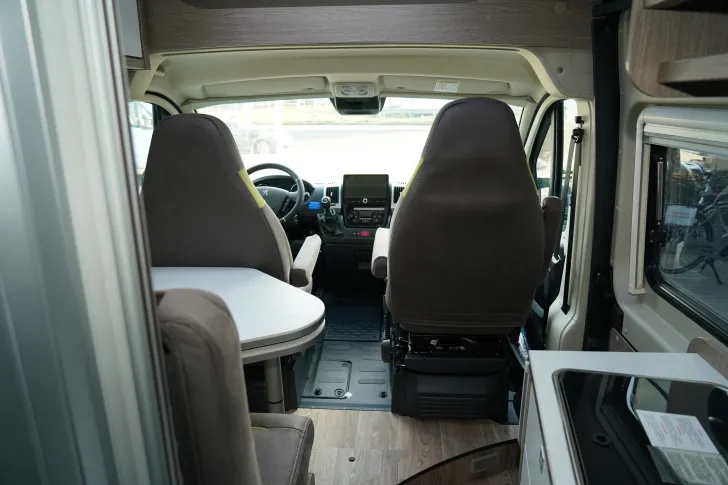 Fahrzeugbild Pössl D-Line 2WIN R Plus (10) AHK, Navi, Markise #11