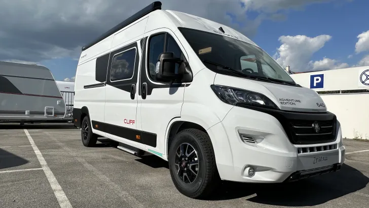 Seitlich Sunlight Camper Van Cliff 640 Adventure Edition