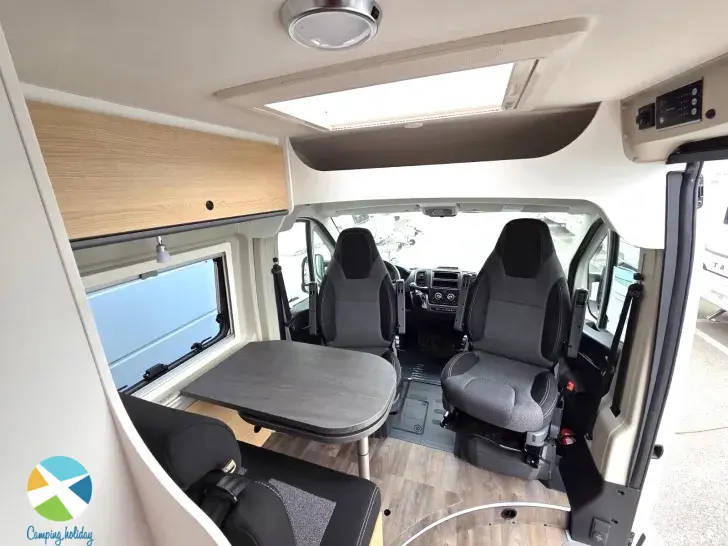 Sicht vorne-hinten Sunlight Camper Van Cliff 600
