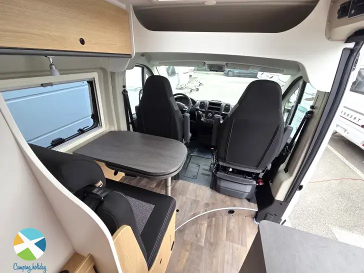 Sicht vorne-hinten Sunlight Camper Van Cliff 600