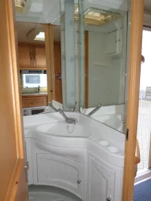 Fahrzeugbild Hobby Exclusive 560 UFf Nr. 119 - Queensbett, RSG #27