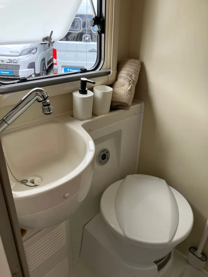 Fahrzeugbild Ahorn Camp T 590 Plus *elektrisches Hubbett* #29