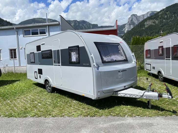 Schräg Vorne Adria Altea 552 PK 60 Years - Jubiläumsmodell