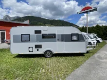 Seitlich Adria Altea 552 PK 60 Years - Jubiläumsmodell -