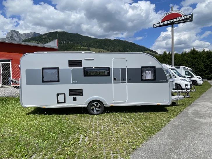 Seitlich Adria Altea 552 PK 60 Years - Jubiläumsmodell