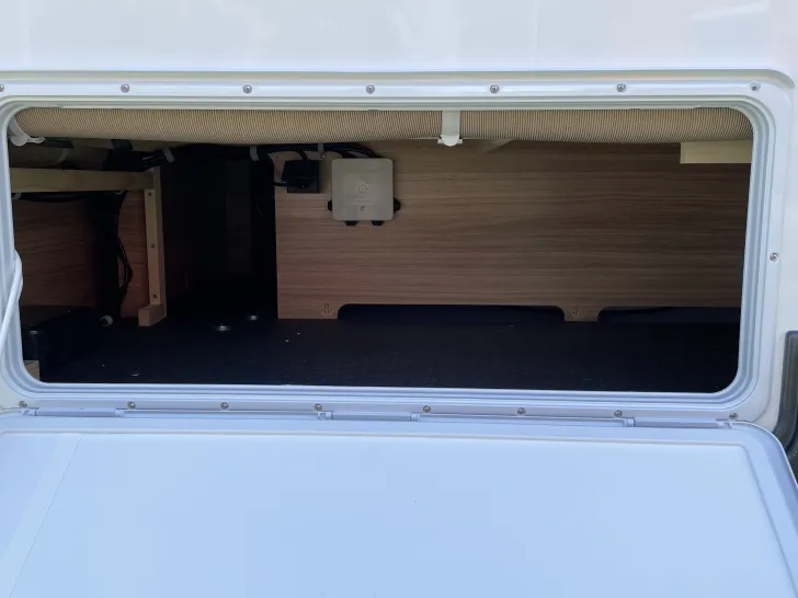 Heckgarage Adria Action 361 LH