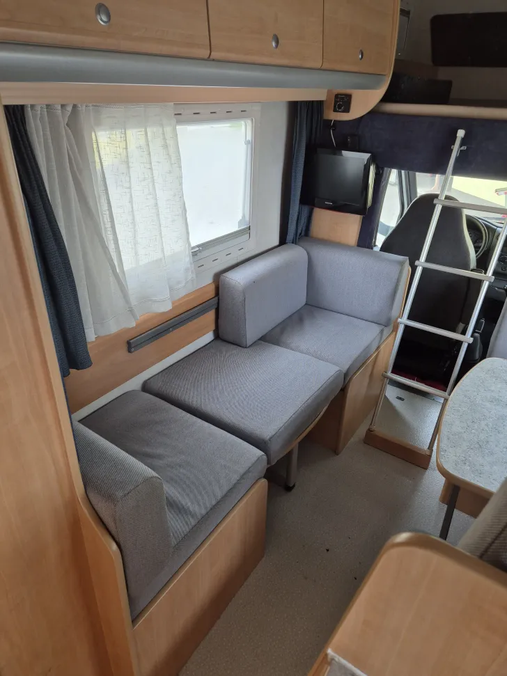 Fahrzeugbild Challenger 100 #9
