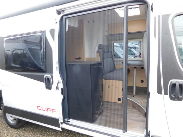 Fahrzeugbild Sunlight Cliff 640 570 Kg Zuladung ! #17