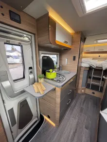 Fahrzeugbild Weinsberg CaraCompact MB 640 MEG EDITION [PEPPER] #17