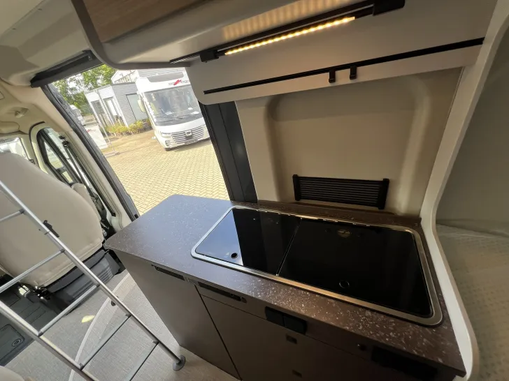 Fahrzeugbild Bürstner B66 C 600  - mit Schlafdach #12