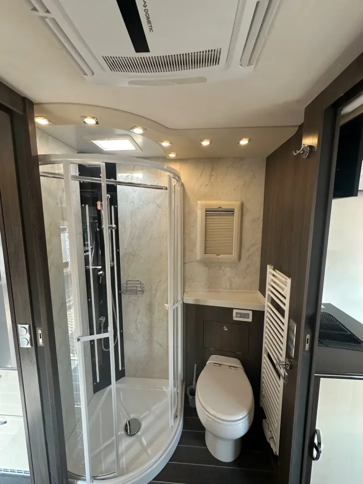 Fahrzeugbild Phoenix TOP-Liner Iveco 8500 BMRSLX Active-Air*AHK*Hubstützen #9