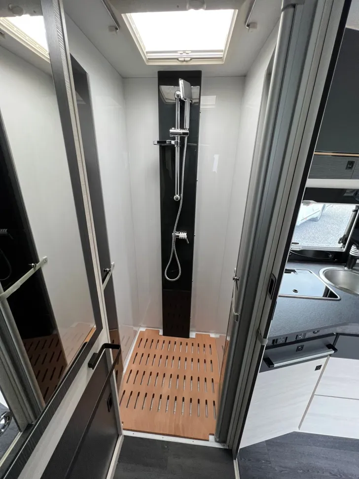 Fahrzeugbild Challenger Teilintegriert 260 Graphite Ultimate Verfügbar nach  Vermietsaison #11