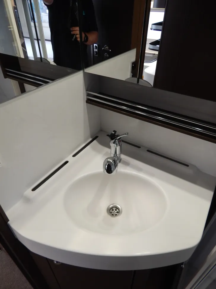 Fahrzeugbild Concorde Carver 844 L EINZELBETTEN+SAT/TV+HUBBETT #13