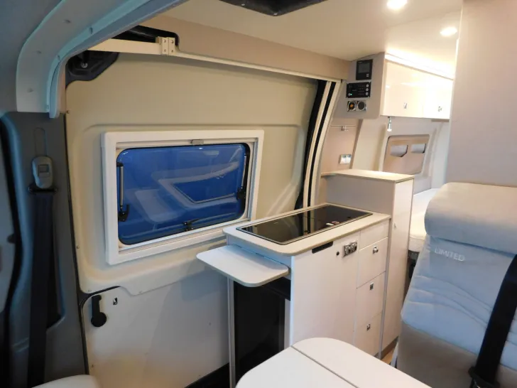 Fahrzeugbild Bürstner Delfin Limited C 621 ---EINZIGARTIG---Schlafdach #9