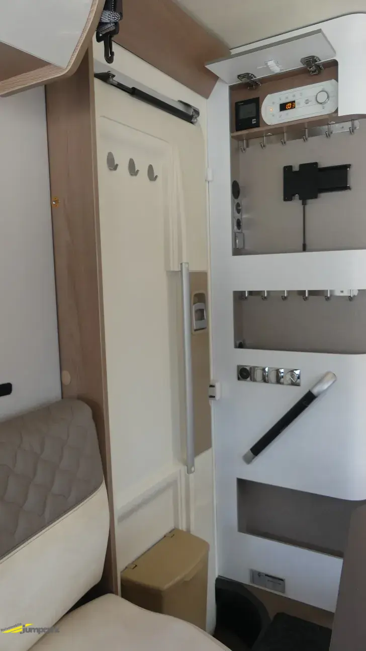 Fahrzeugbild Bürstner Ixeo I 728 ALKO Hubstützenanlag #11