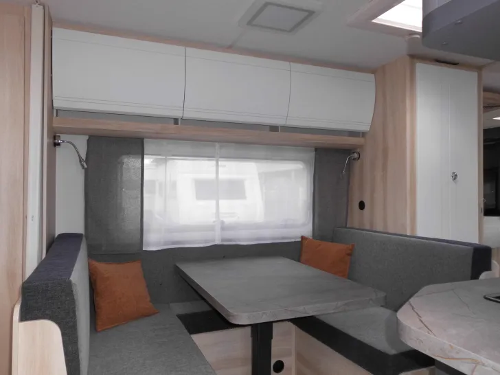 Fahrzeugbild Hobby De Luxe 540 KMFe 2026 GARAGE AUTARK 1800kg. #6