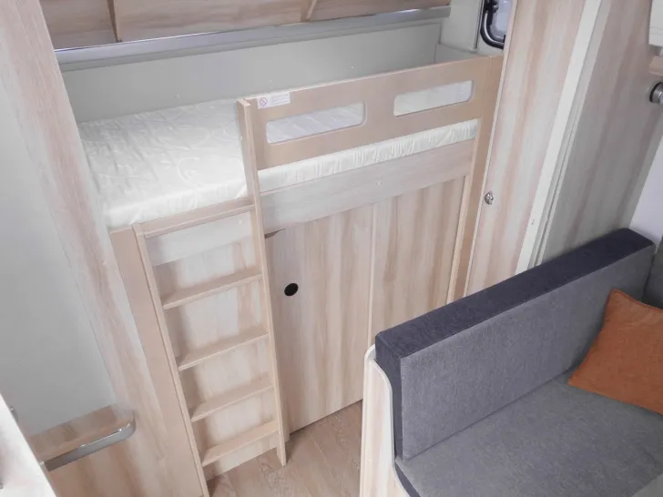 Fahrzeugbild Hobby De Luxe 540 KMFe 2026 GARAGE AUTARK 1800kg. #13