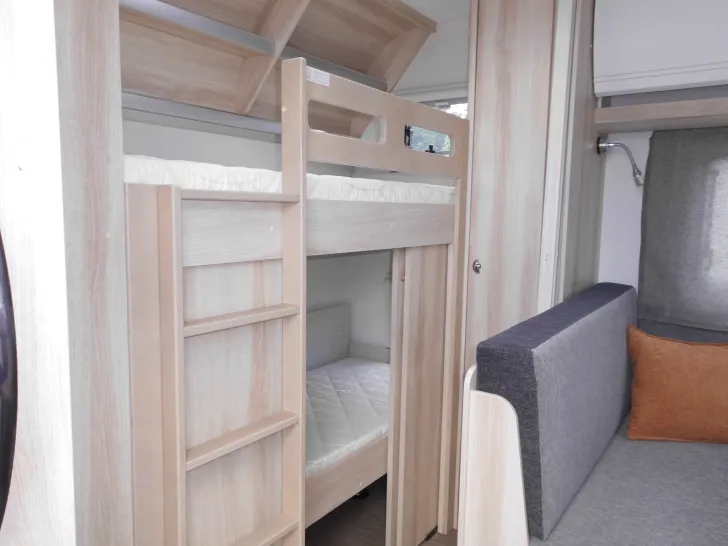 Fahrzeugbild Hobby De Luxe 540 KMFe 2026 GARAGE AUTARK 1800kg. #7