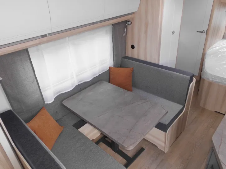 Fahrzeugbild Hobby De Luxe 540 KMFe 2026 GARAGE AUTARK 1800kg. #8