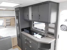 Fahrzeugbild Hobby De Luxe 540 KMFe 2026 GARAGE AUTARK 1800kg. #10