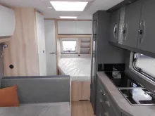 Fahrzeugbild Hobby De Luxe 540 KMFe 2026 GARAGE AUTARK 1800kg. #12