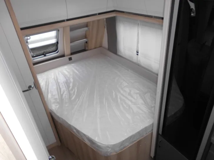 Fahrzeugbild Hobby De Luxe 540 KMFe 2026 GARAGE AUTARK 1800kg. #17