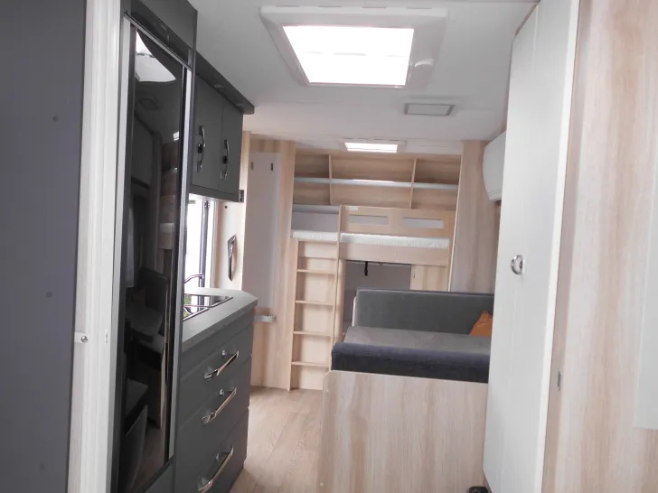 Fahrzeugbild Hobby De Luxe 540 KMFe 2026 GARAGE AUTARK 1800kg. #20