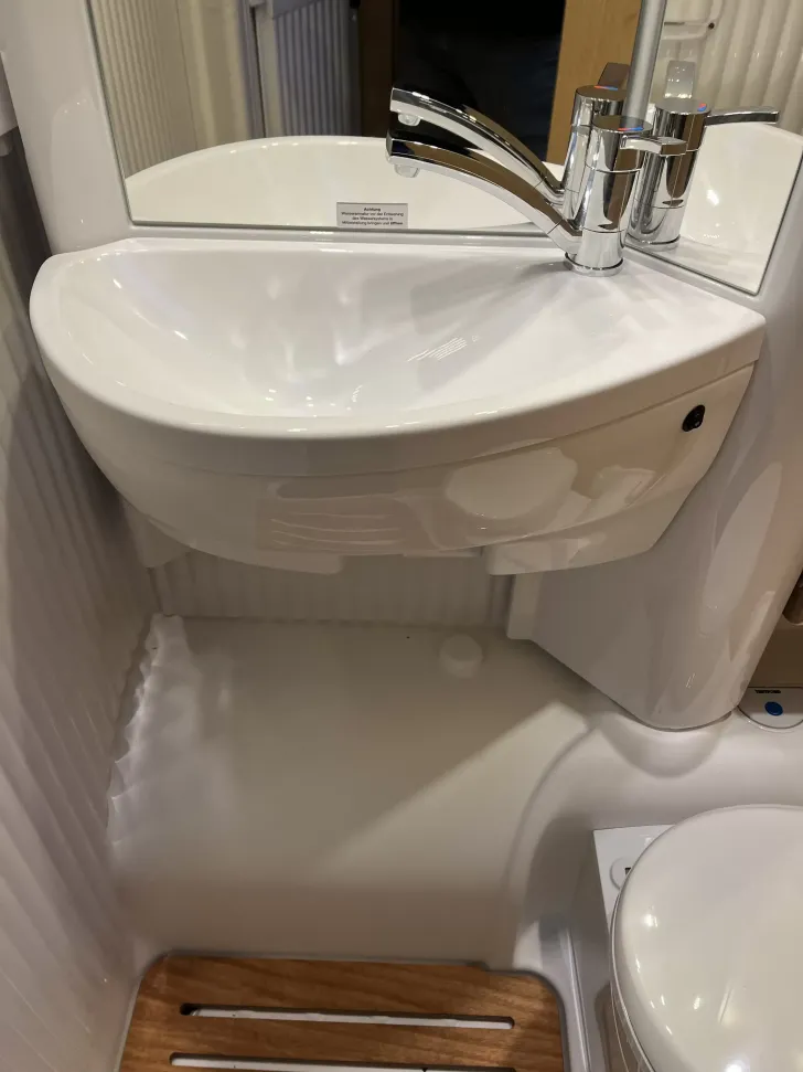 Fahrzeugbild Sunlight V 66 Adventure Edition IC-Line Sondermodell #14