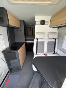 Sicht vorne-hinten Adria Twin 640 SGX 60 Years - Jubiläumsmodell - AUTOMATIK