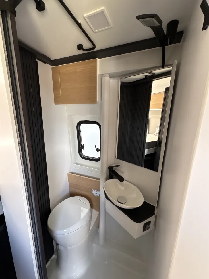 Toilette Adria Twin 640 SGX 60 Years mit Aufstelldach und Automatik