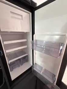 Küche Adria Twin 640 SGX 60 Years mit Aufstelldach und Automatik