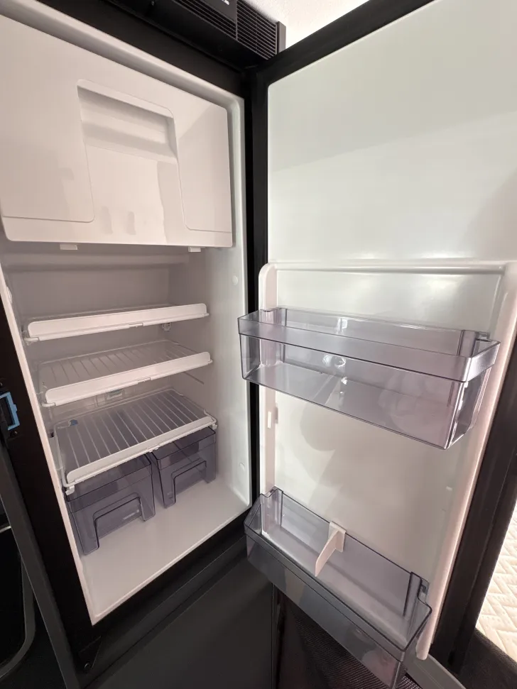 Küche Adria Twin 640 SGX 60 Years mit Aufstelldach und Automatik