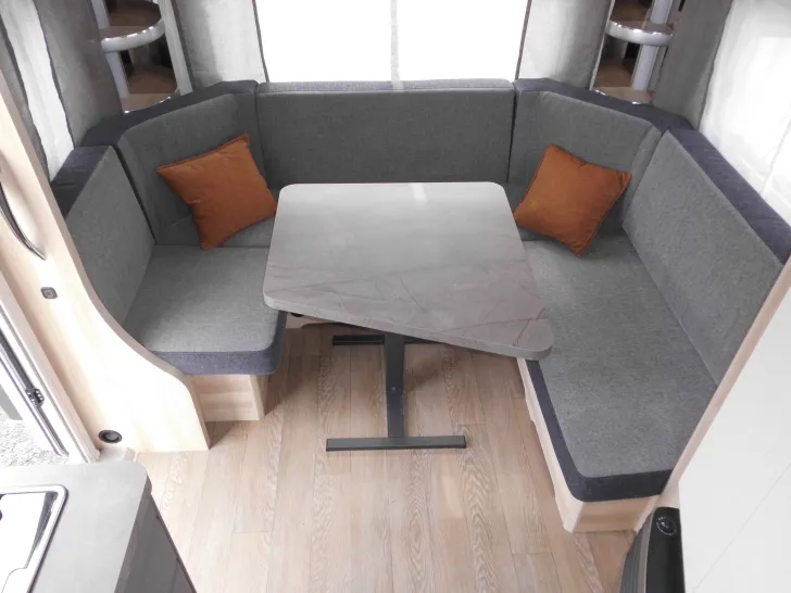 Fahrzeugbild Hobby De Luxe 495 UL 2026 AUTARK 1800kg. Ambiente++ #8