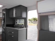 Fahrzeugbild Hobby De Luxe 495 UL 2026 AUTARK 1800kg. Ambiente++ #10