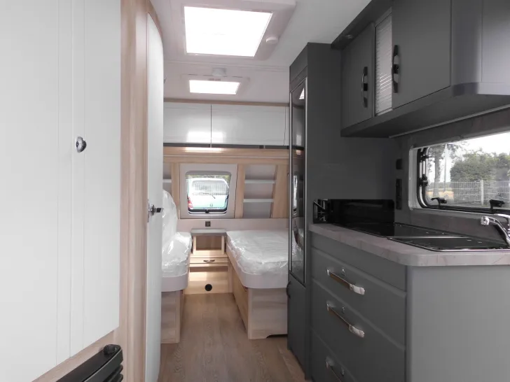 Fahrzeugbild Hobby De Luxe 495 UL 2026 AUTARK 1800kg. Ambiente++ #11