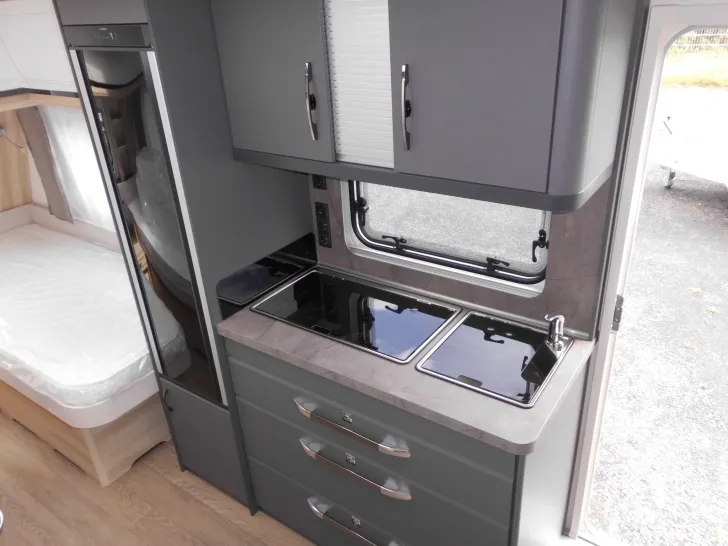 Fahrzeugbild Hobby De Luxe 495 UL 2026 AUTARK 1800kg. Ambiente++ #12