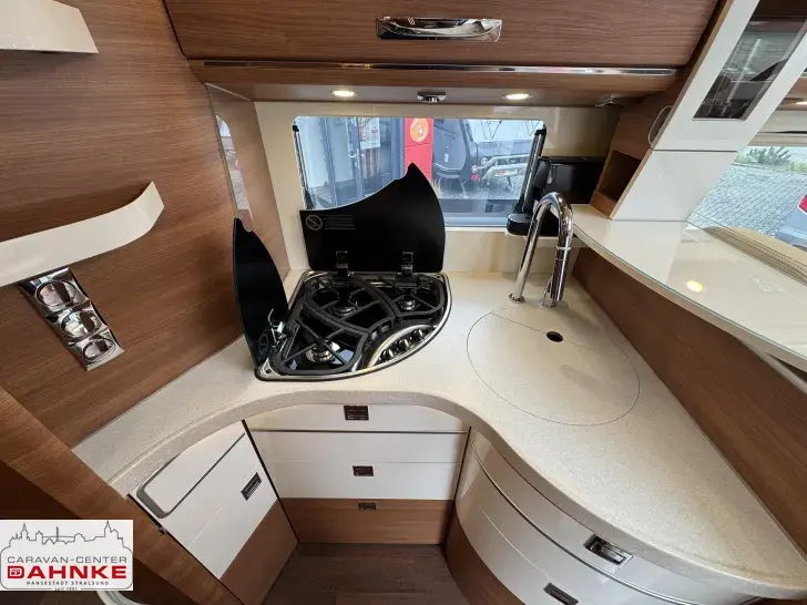 Fahrzeugbild Carthago chic c-line I 4.9 LE L Backofen*Hubbett*Außendusche #9