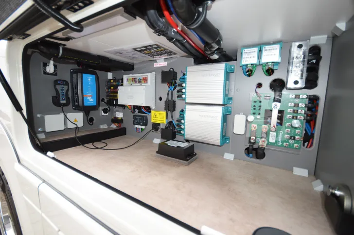 Fahrzeugbild Concorde Liner 990 GI MB Actros*BAR/CL*Hubbett #19