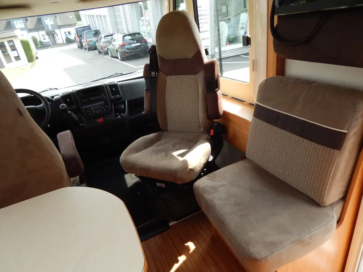 Fahrzeugbild Dethleffs Globebus I 4 EINZELBETTEN+HUBBETT+1.HAND #11