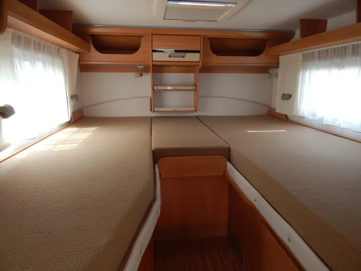 Fahrzeugbild Dethleffs Globebus I 4 EINZELBETTEN+HUBBETT+1.HAND #14
